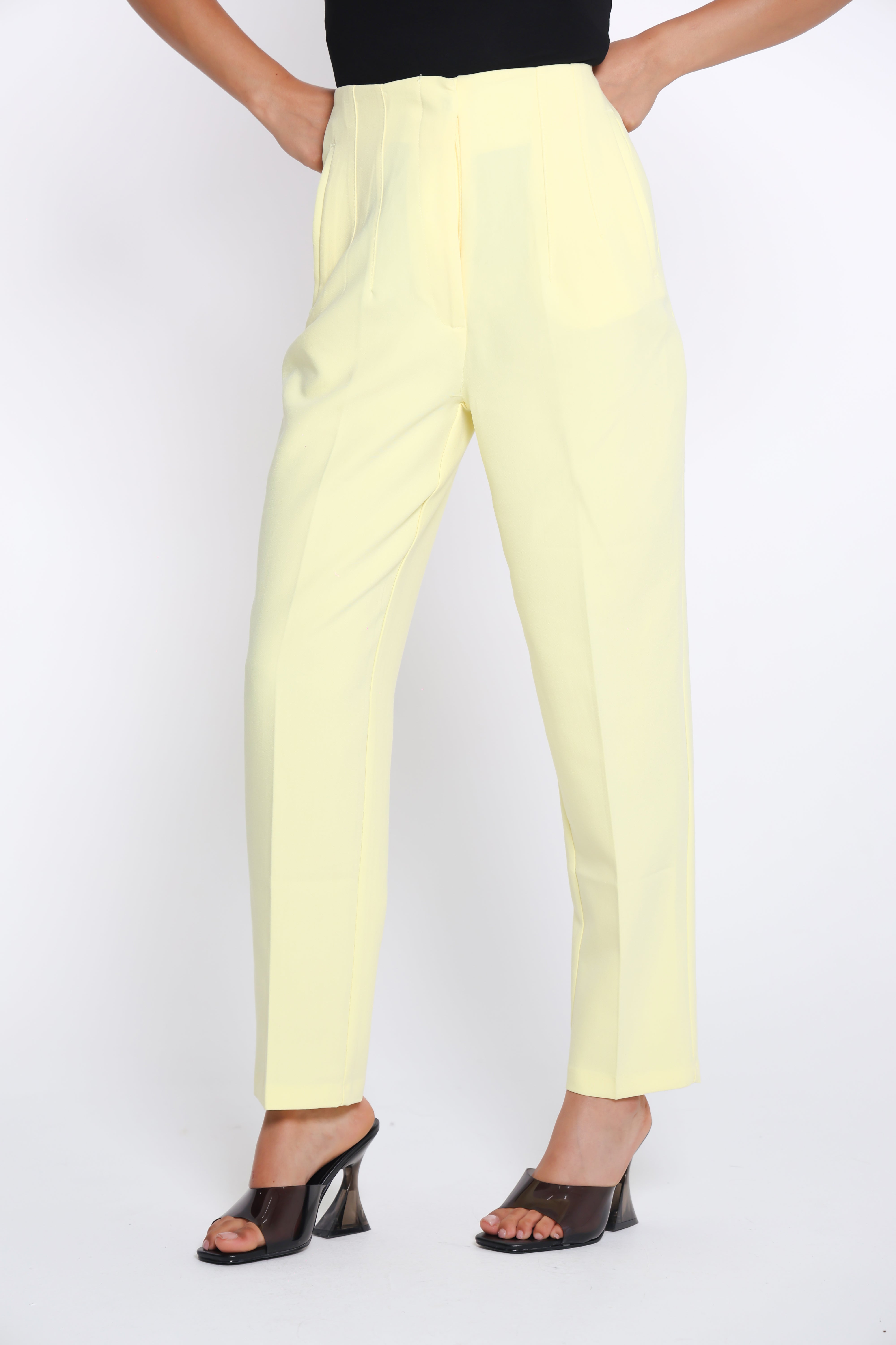 زارا اصفر