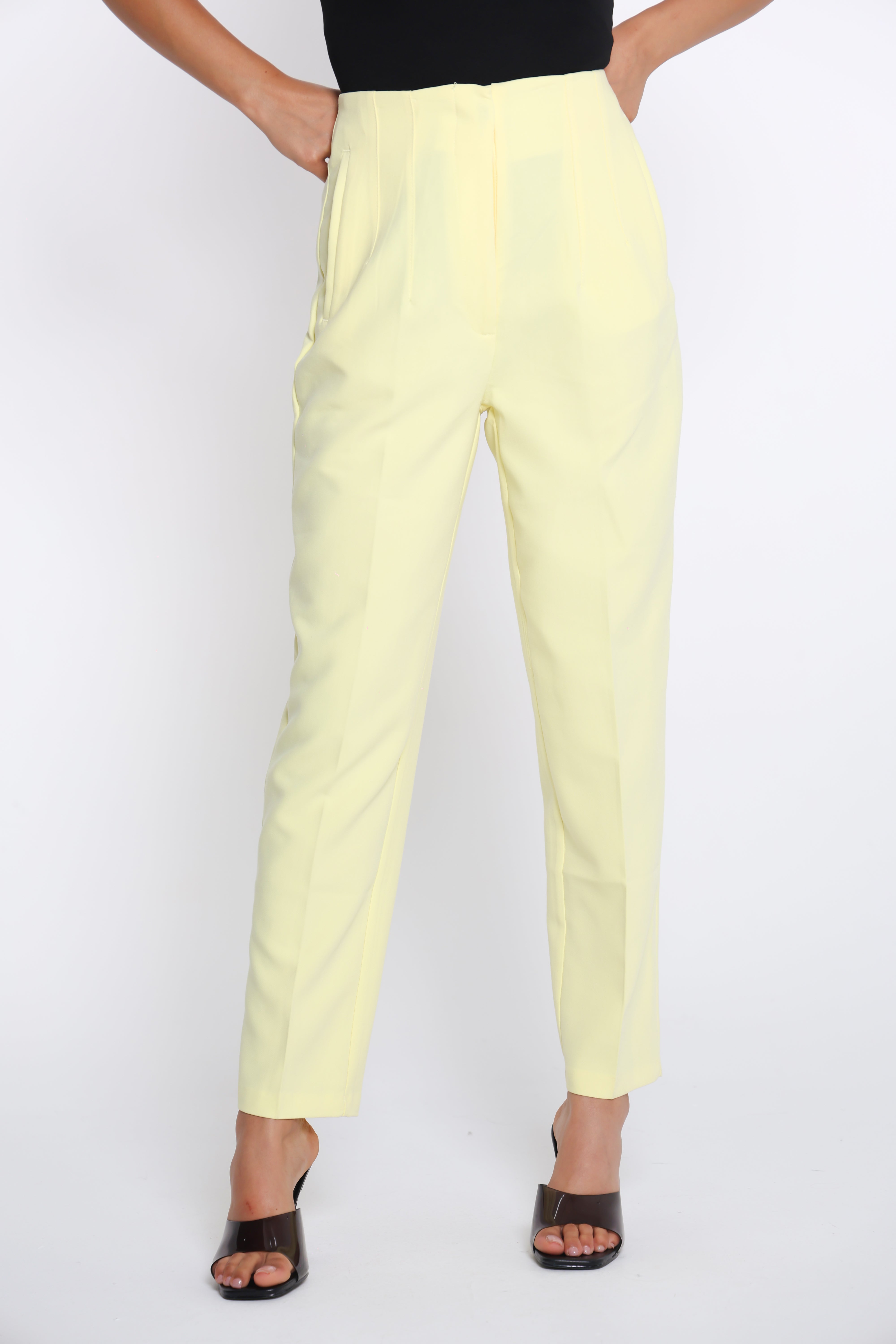زارا اصفر