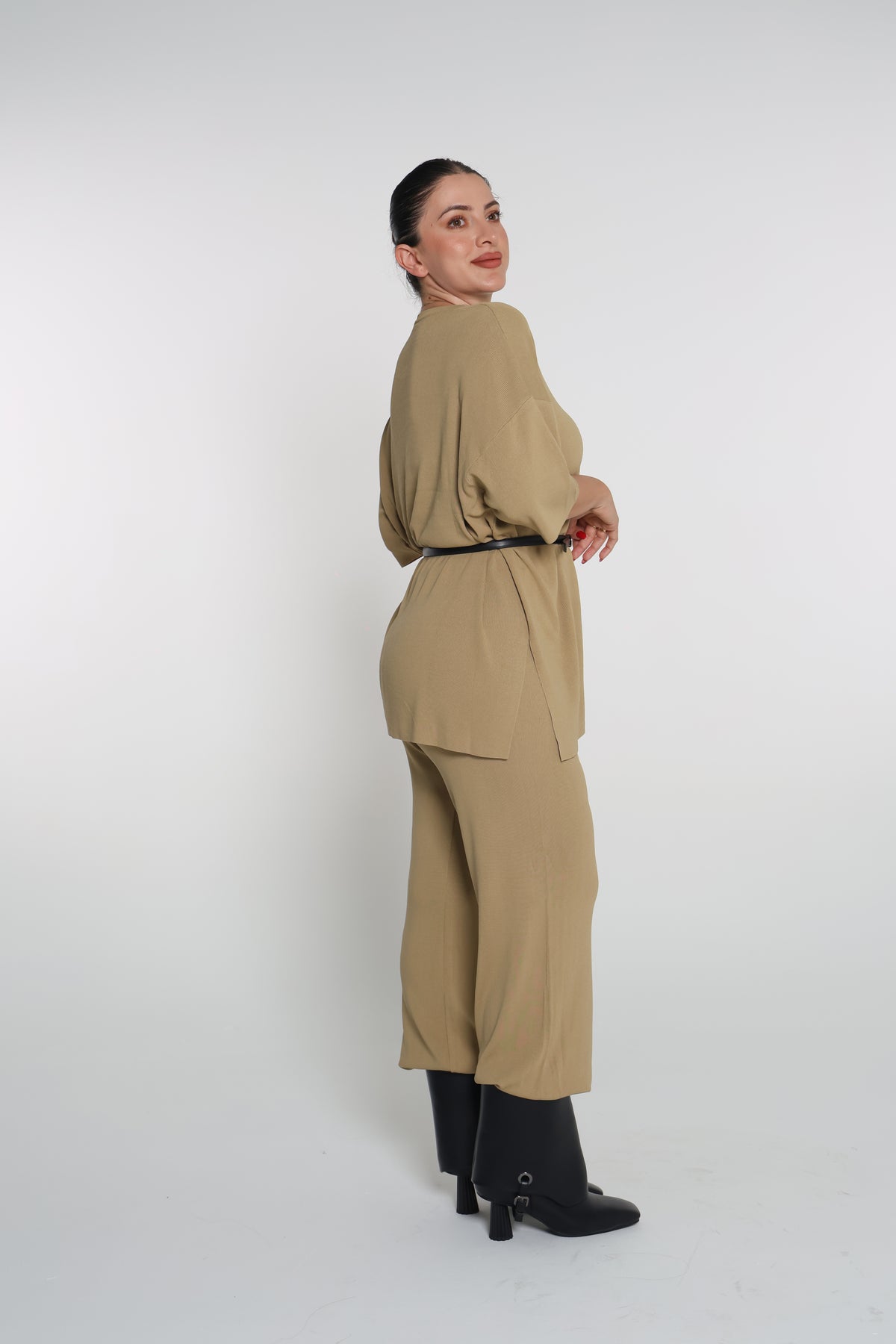 طقم لايكرا بلوزة وبنطلون onesize