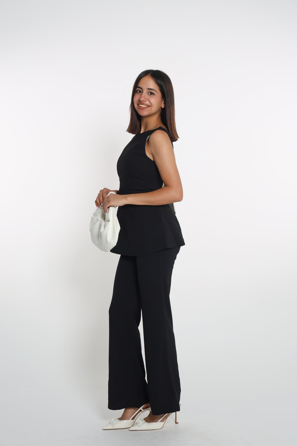 طقم أسود مع شكلة بيضا- white bow black set