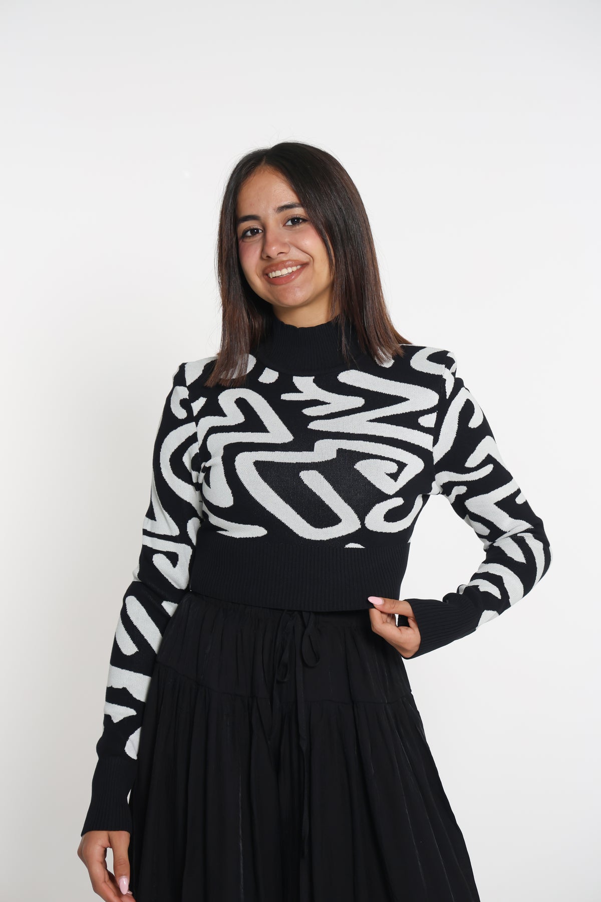 Black and white turtle neck short- بلوزة كم