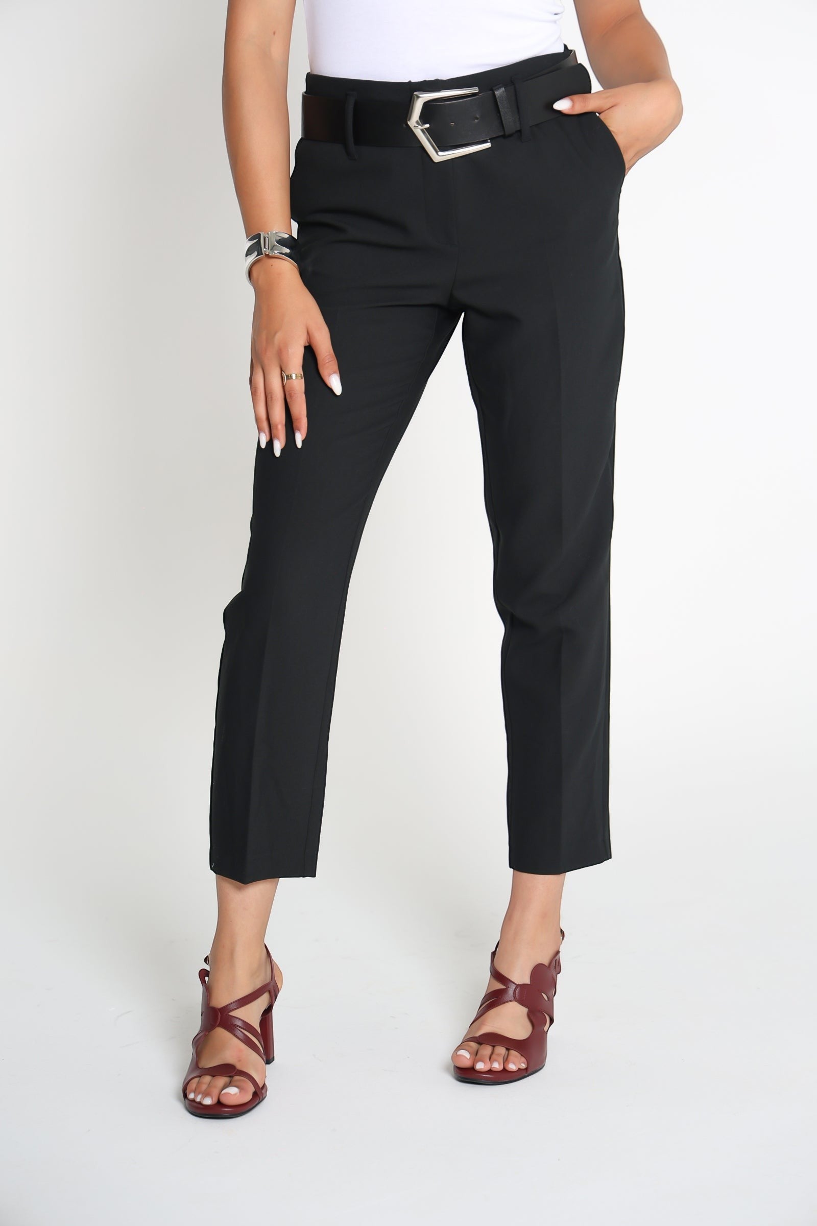 بنطلون كابريس slim fit  مع قشاط