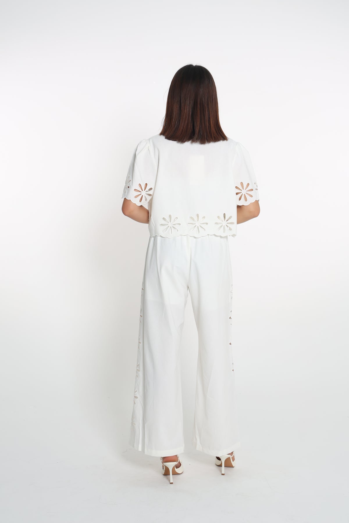 White 2 piece set- طقم أبيض
