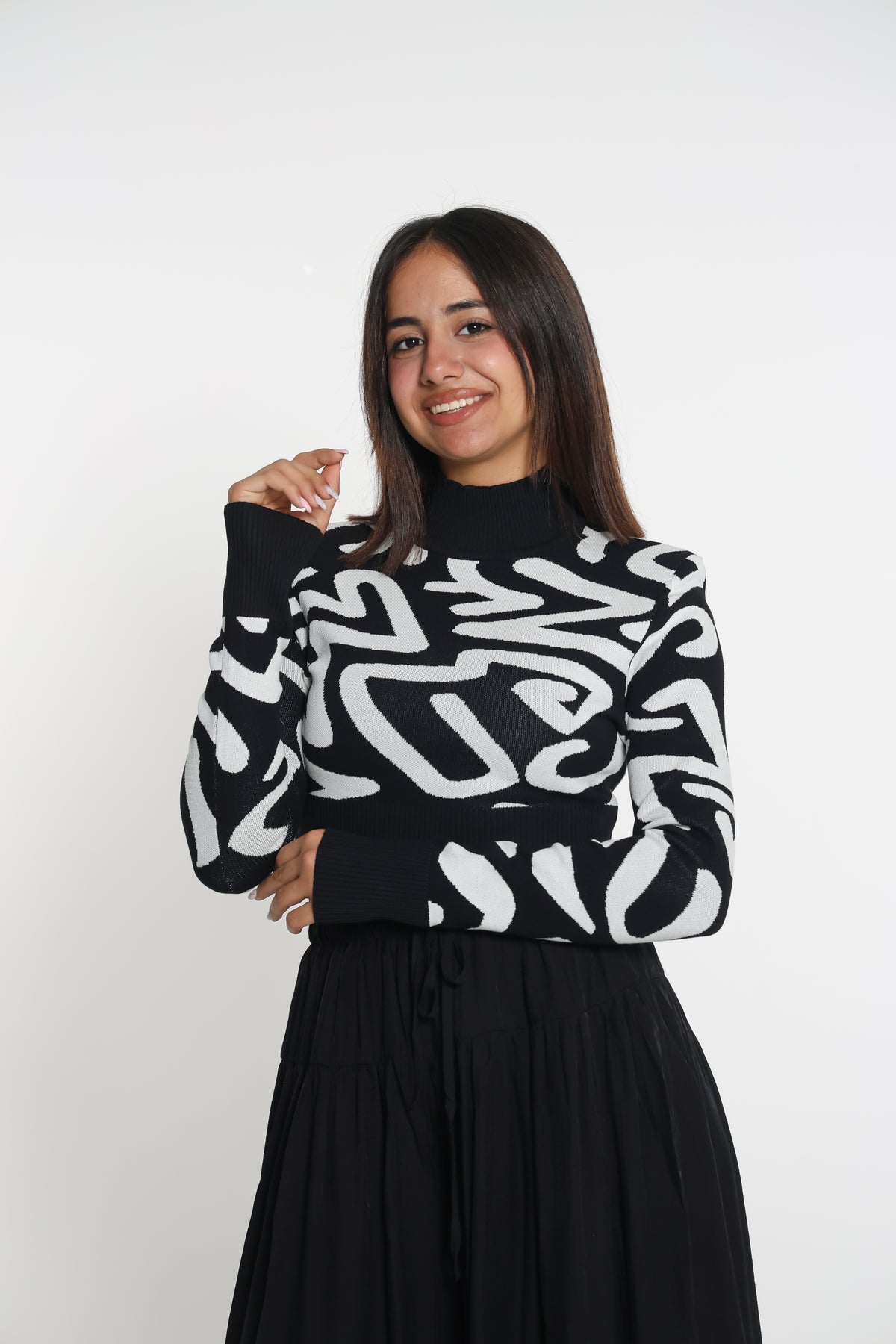 Black and white turtle neck short- بلوزة كم