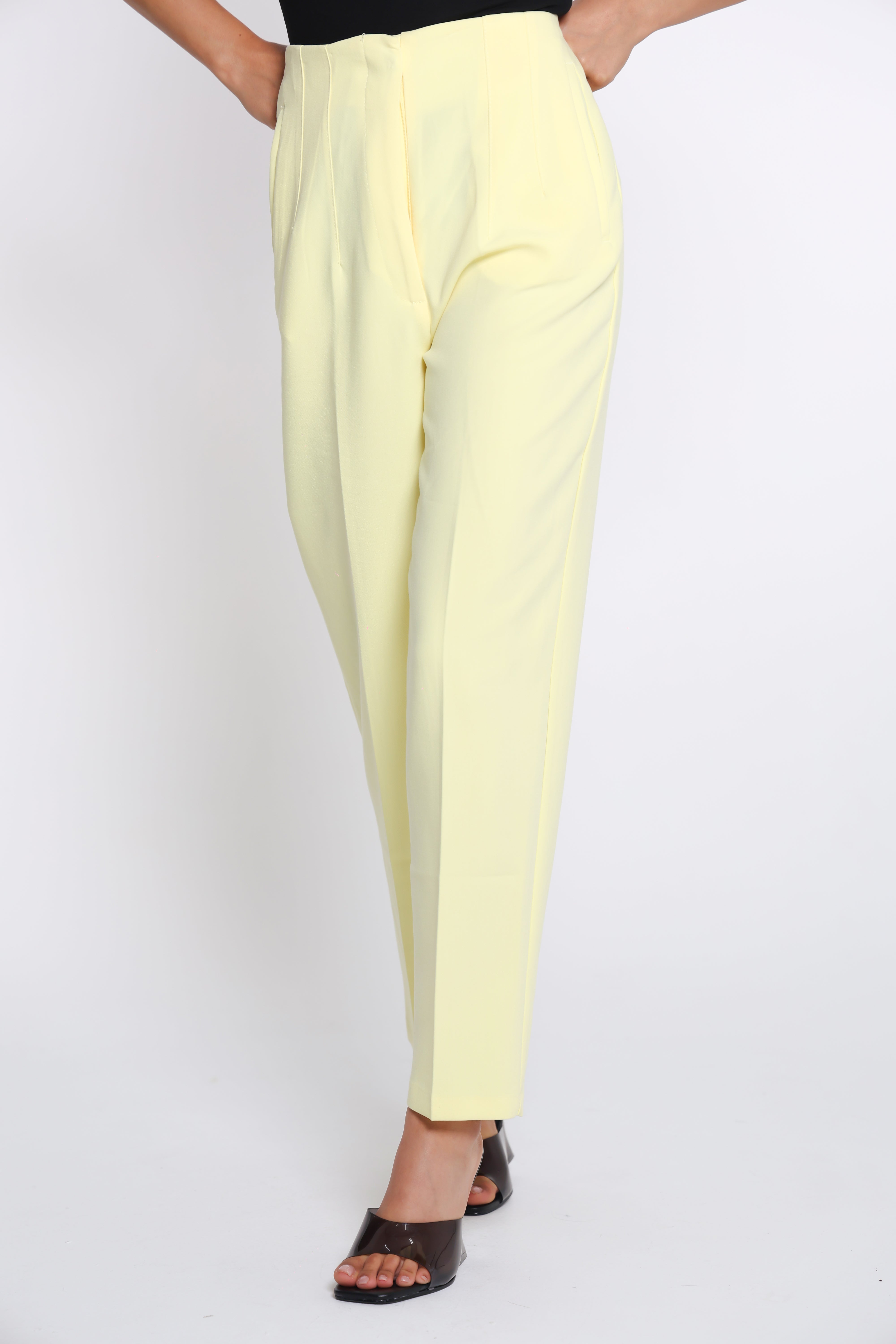 زارا اصفر