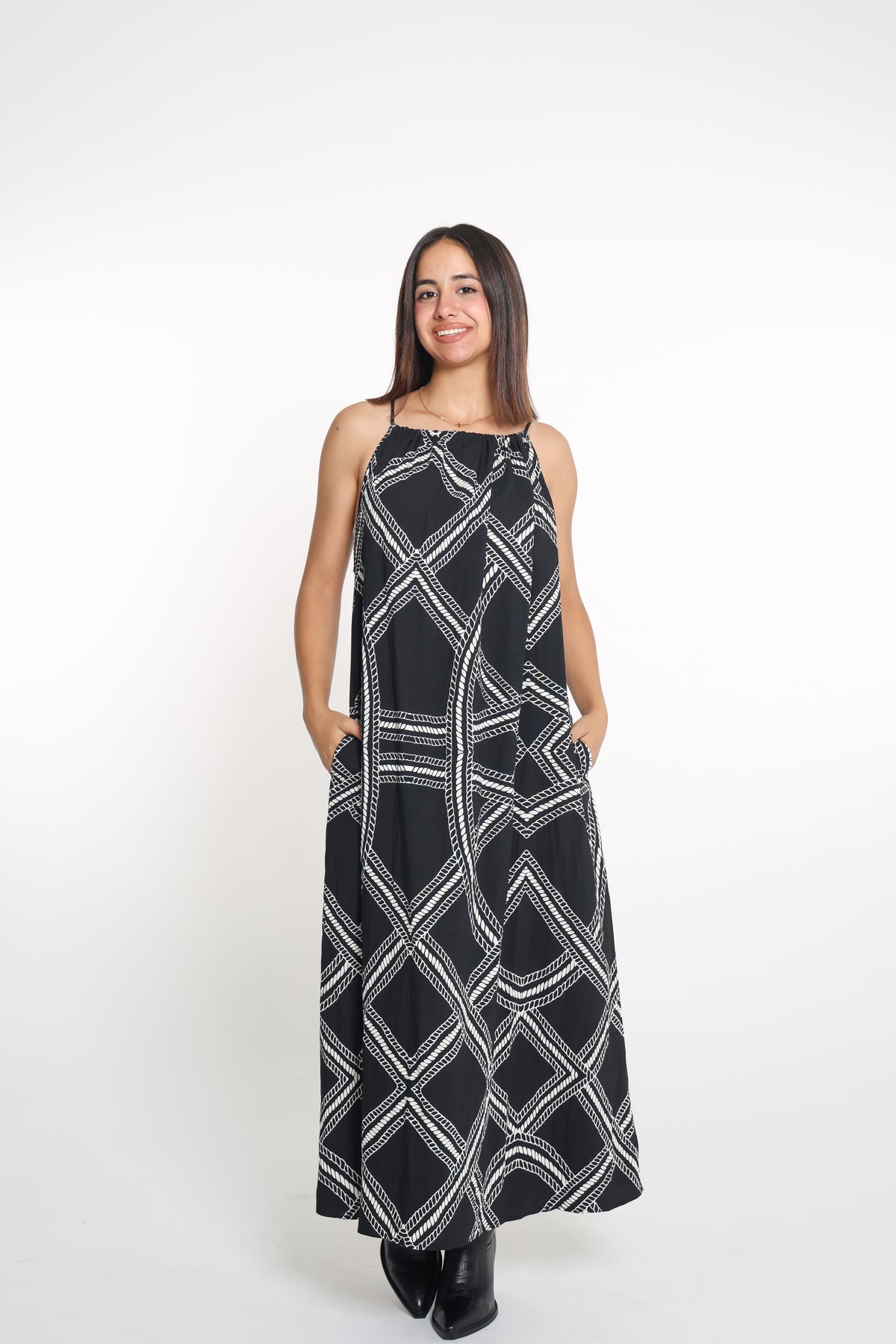فستان مقلّم اسود وأبيض onesize