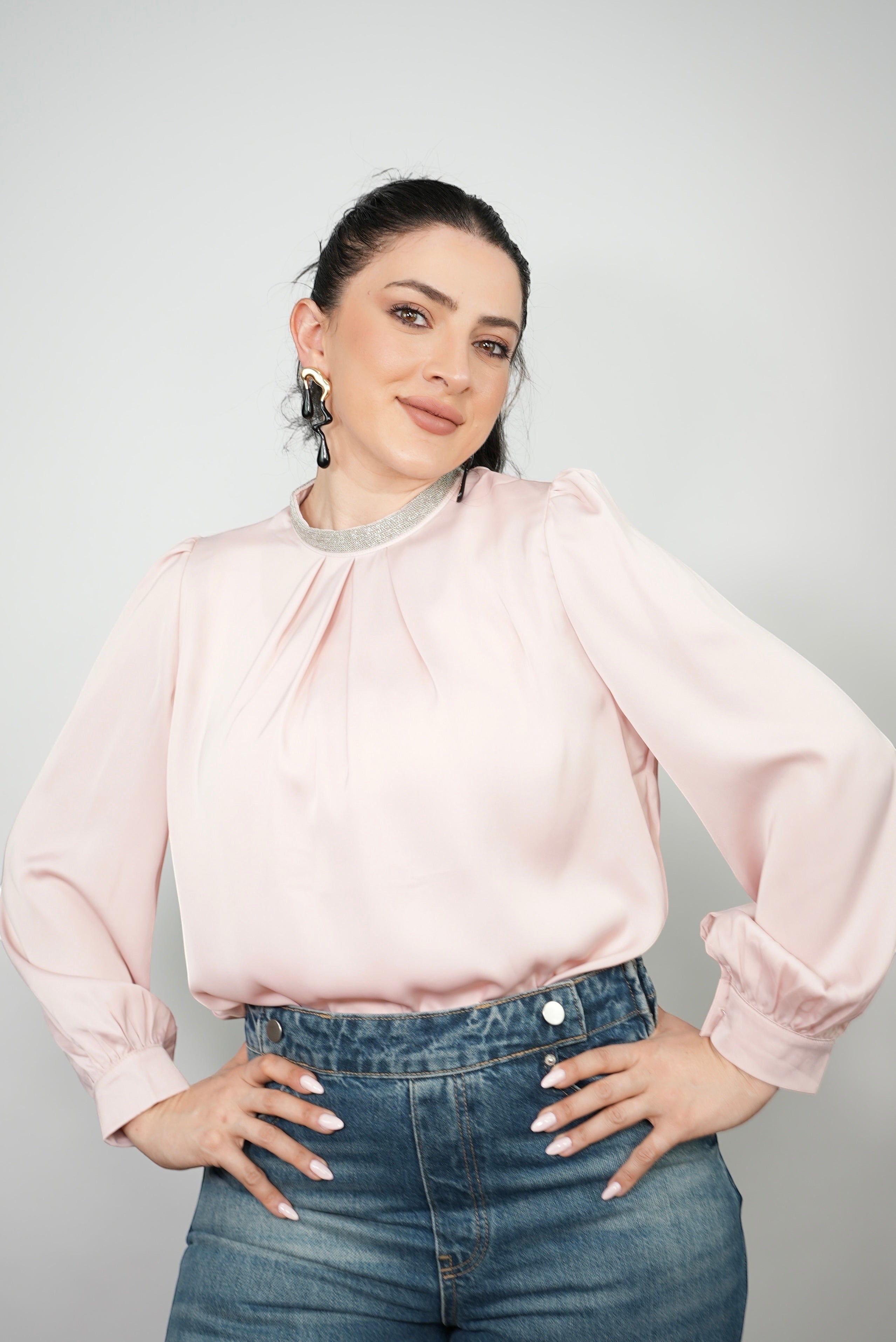 بلوزة قبّتها خرز