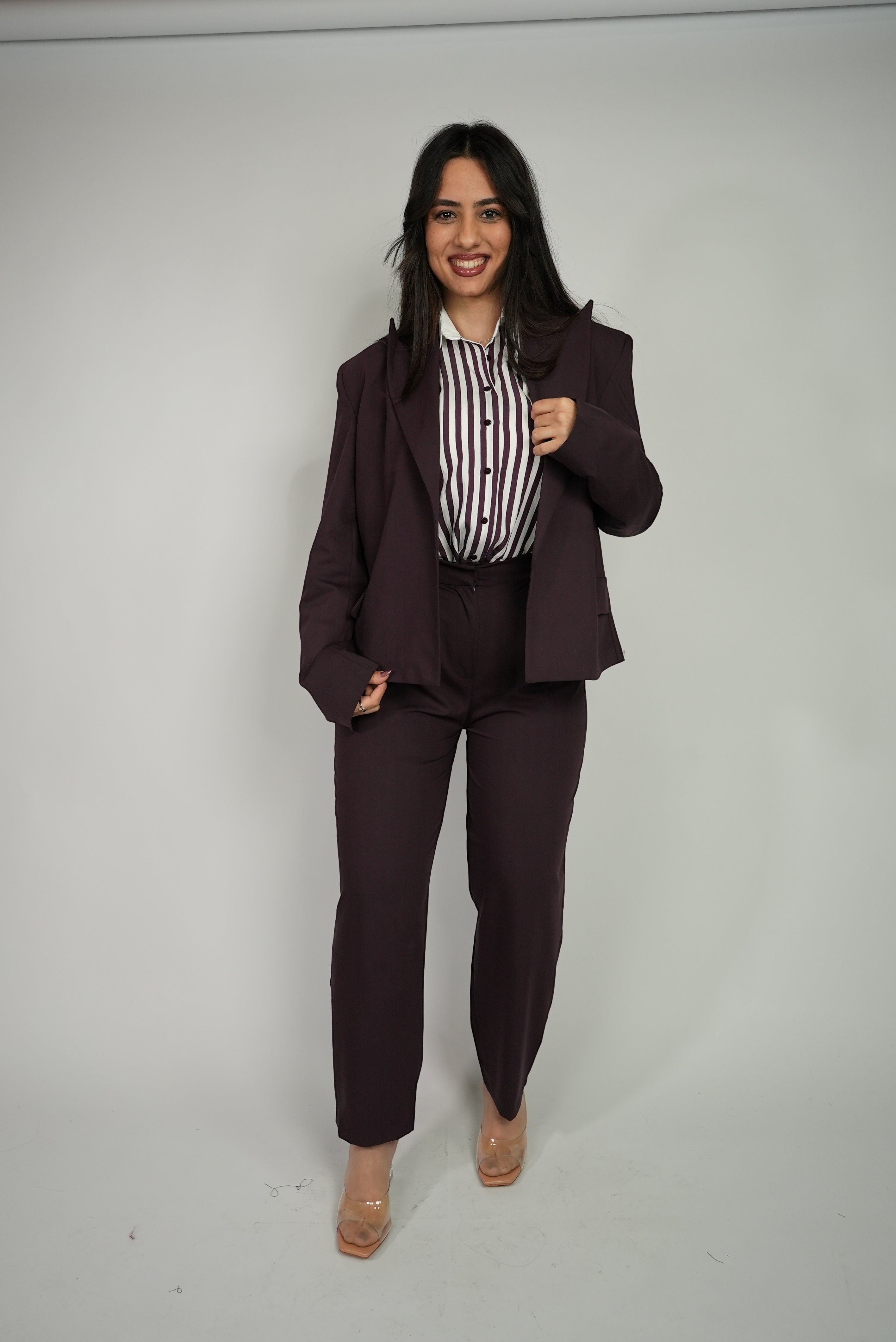 طقم عنّابي بنطلون وبليزر