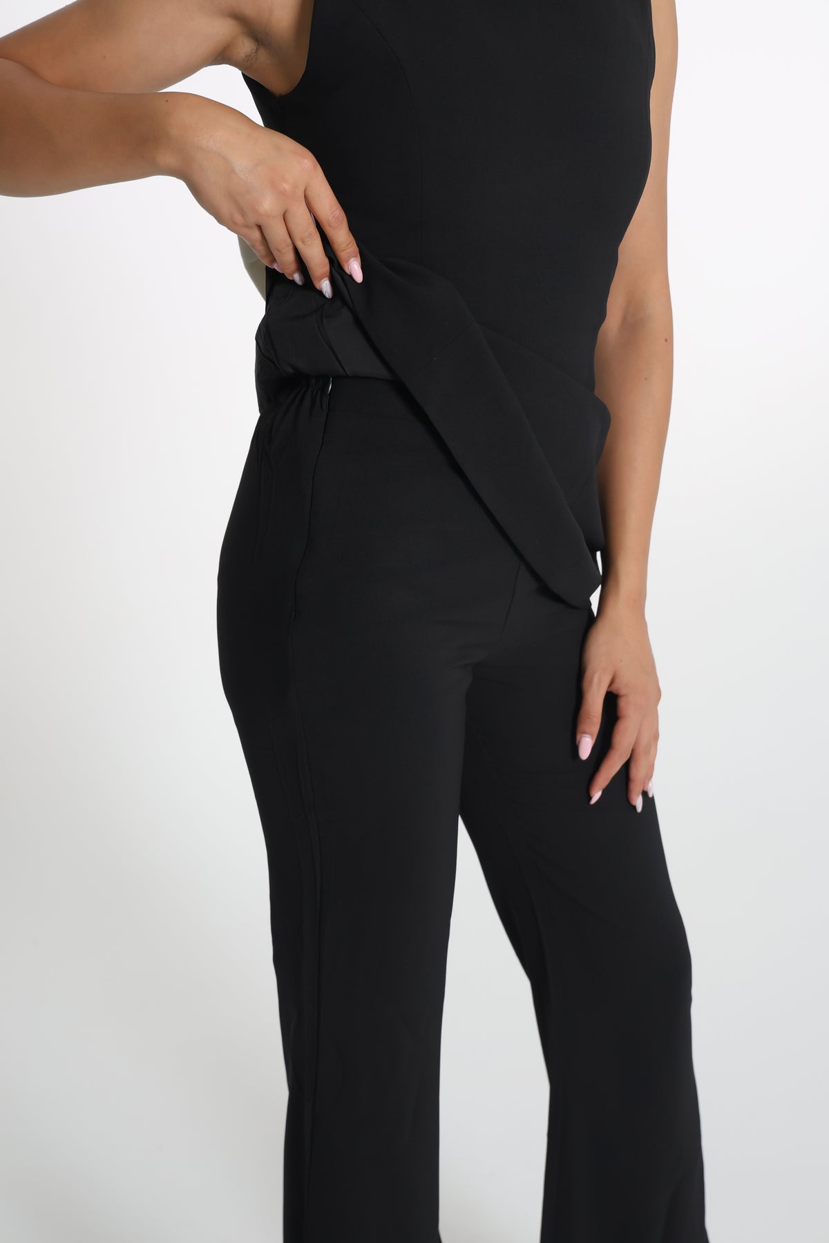 طقم أسود مع شكلة بيضا- white bow black set