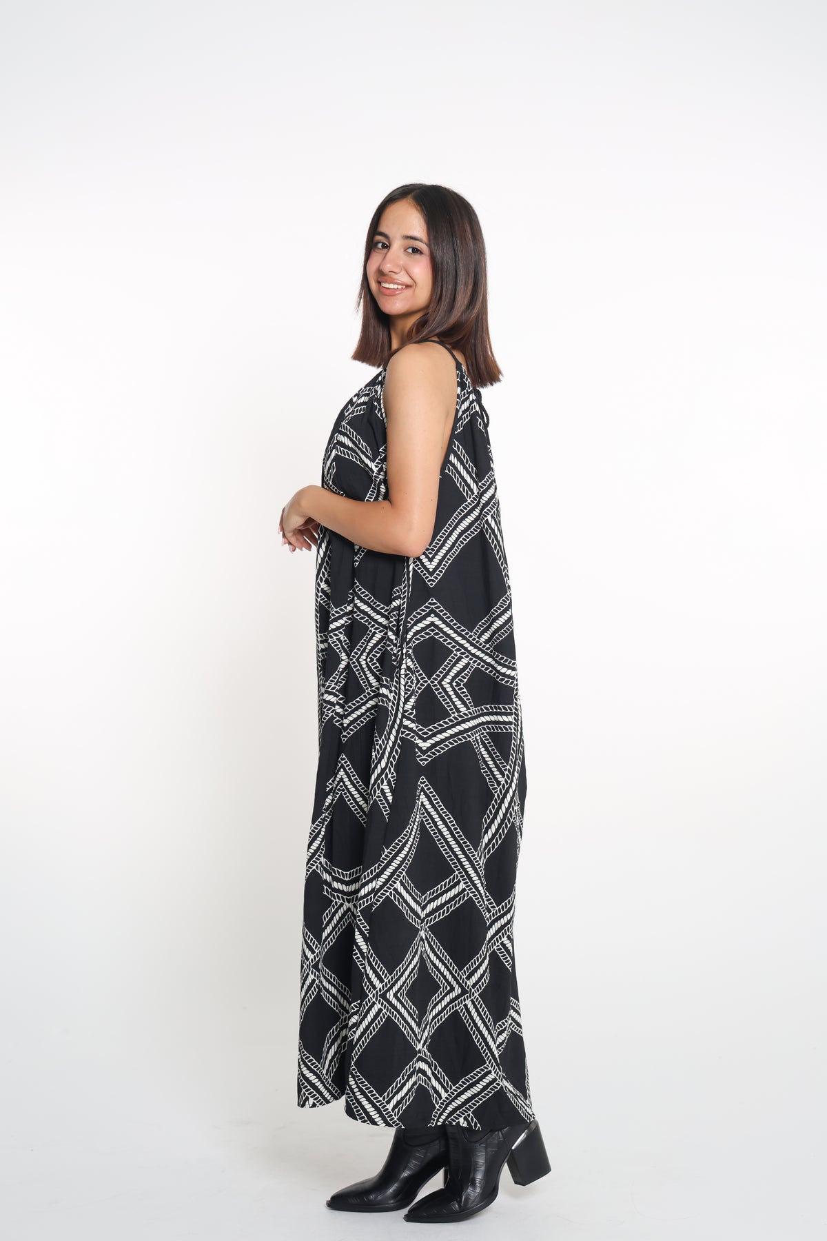 فستان مقلّم اسود وأبيض onesize