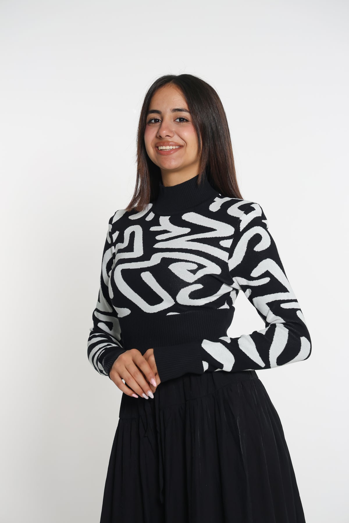 Black and white turtle neck short- بلوزة كم