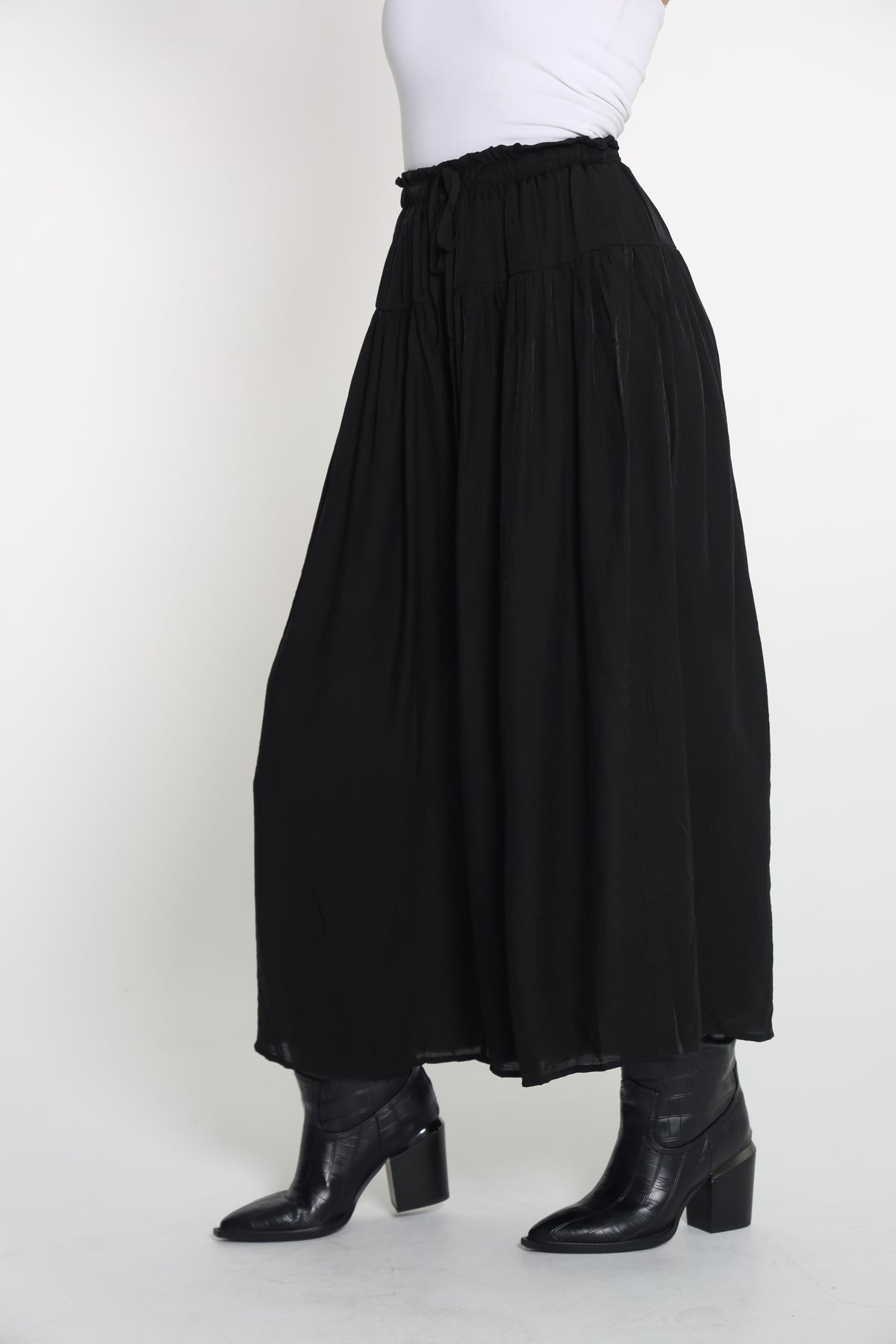 High waist pants - بنطلون أسود واسع مغيط